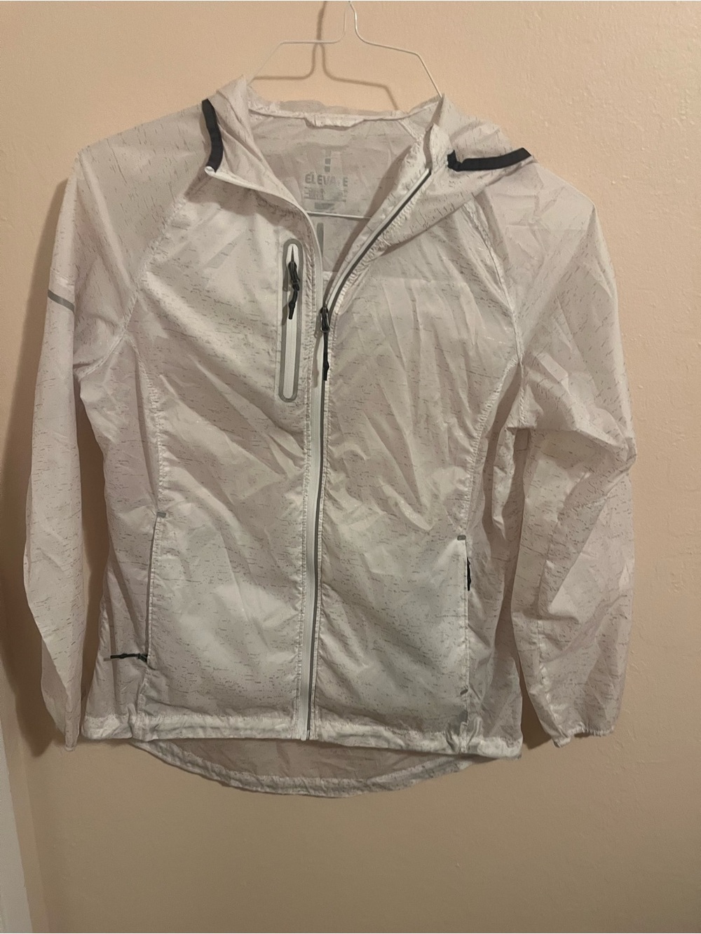 ELEVATE Lightweight White Hooded Windbreaker packable Jacket